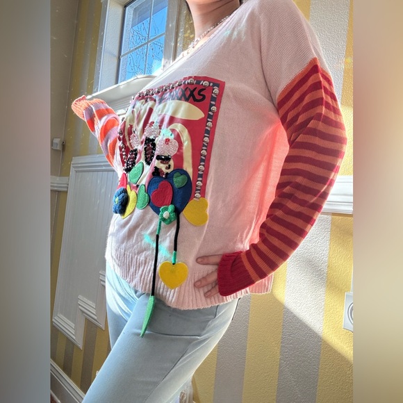 New Charming Pink Graphic Sweater with Heart Accents - Picture 4 of 8